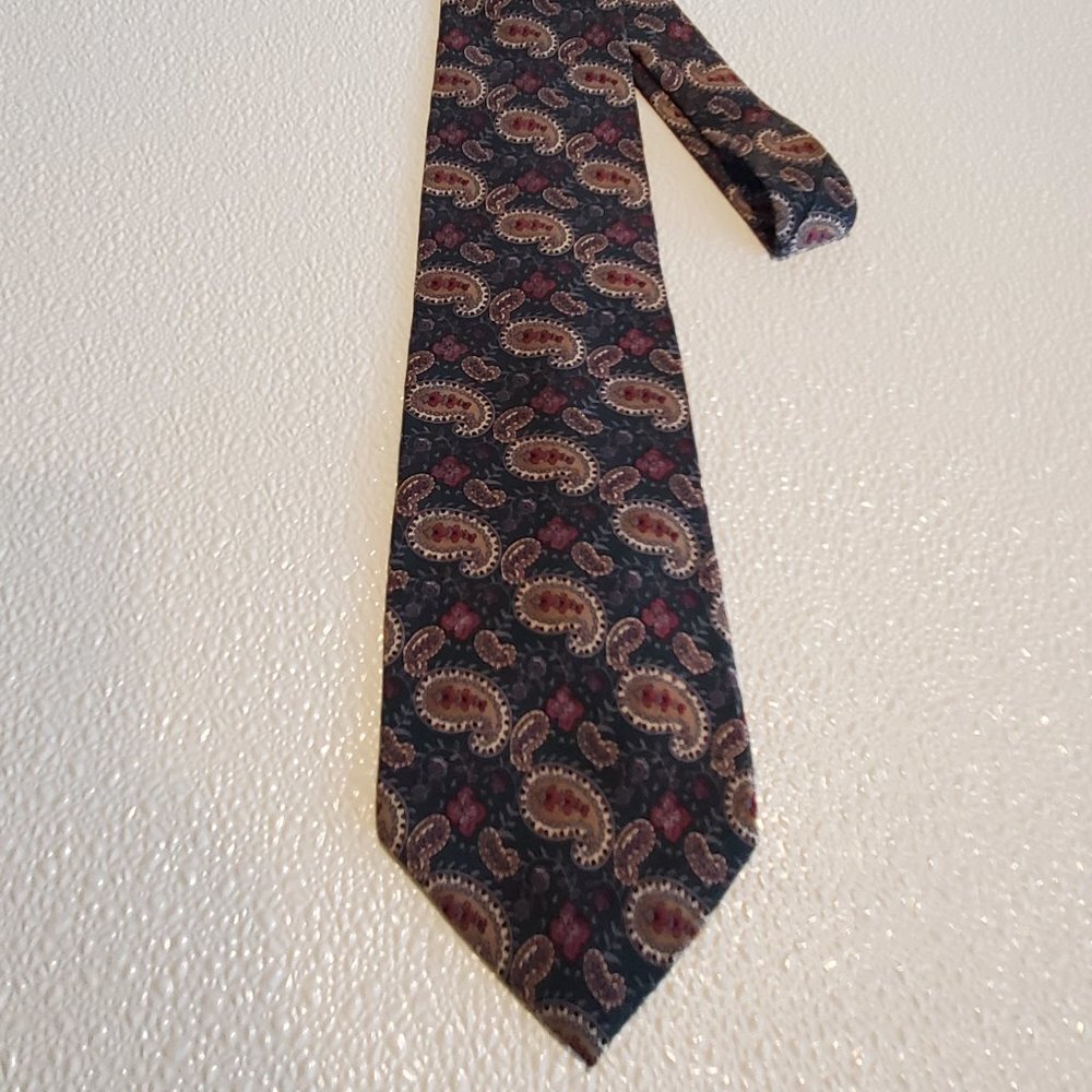 Bill Blass Paisley Print 100% Silk Neck Tie Black Red Brown